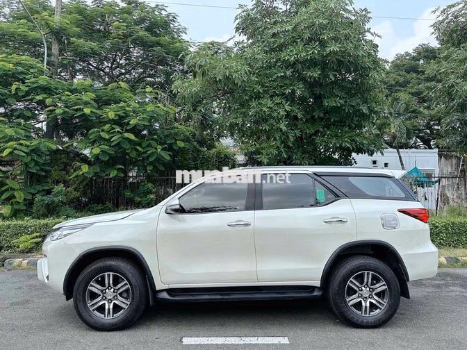 Toyota Fortuner 2.7V nhập indo 2017