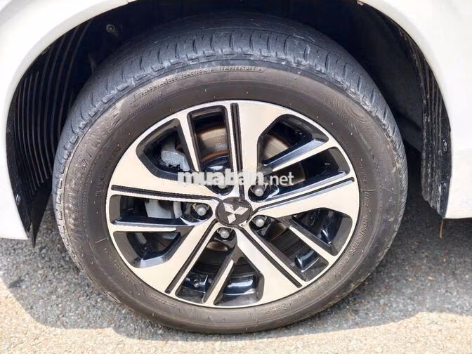 Mitsubishi Xpander 1.5 AT 2019 Trắng ngọc trai