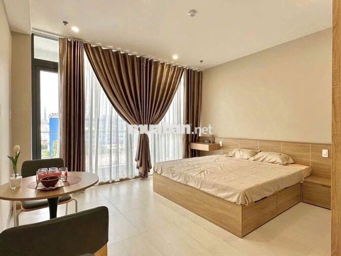 Cho thuê phòng ban công. Gần bên UFM KCX Phú Mỹ Hưng. Tiện sang Quận 4