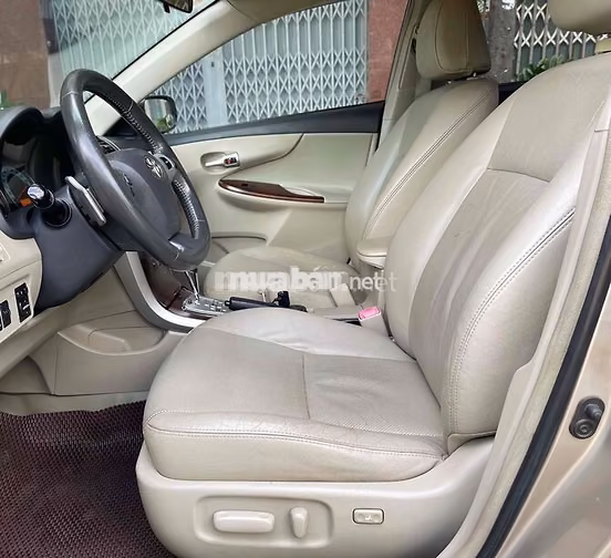 Toyota Corolla Altis 2.0 Tự động 2014 Vàng cát
