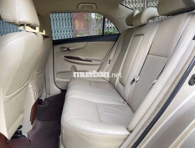 Toyota Corolla Altis 2.0 Tự động 2014 Vàng cát