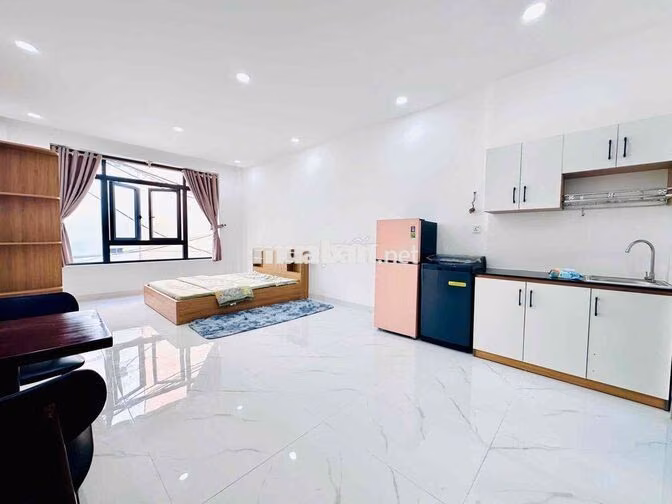CHO THUÊ CĂN HỘ STUDIO BAN CÔNG , 40m2 - GẦN VÒNG XOAY DÂN CHỦ QUẬN 3