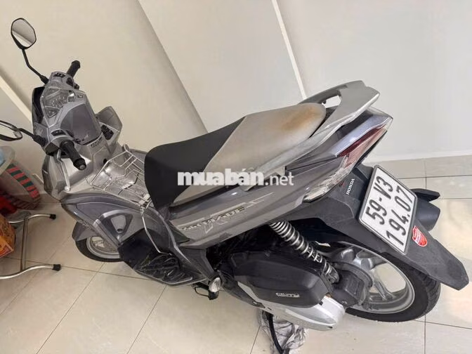 Honda Air Blade Bạc Xăng