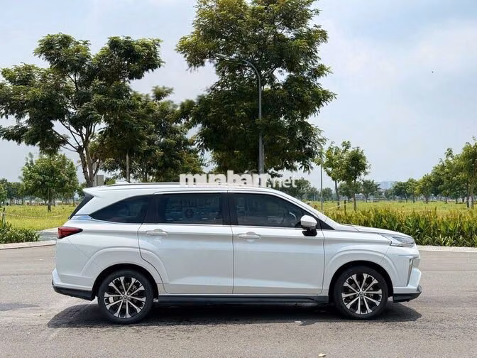 Toyota Veloz Cross Trắng Xe gia đình