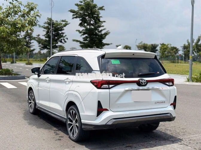 Toyota Veloz Cross Trắng Xe gia đình