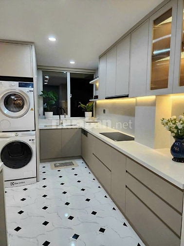 Penthouse Satra Eximland -200m2 nội thất cao cấp 4PN, 3WC Giá 49tr/th