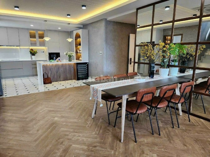 Penthouse Satra Eximland -200m2 nội thất cao cấp 4PN, 3WC Giá 49tr/th