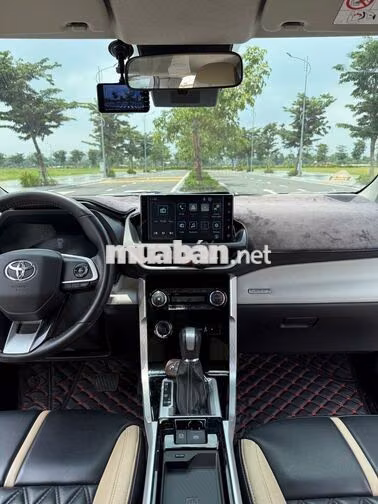 Toyota Veloz Cross Trắng Xe gia đình