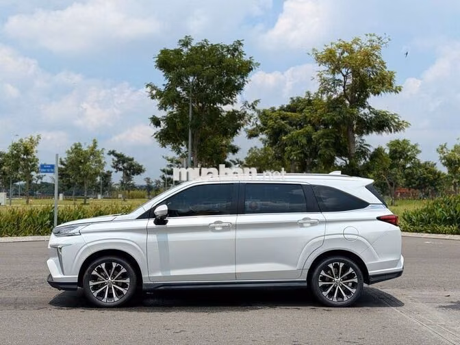 Toyota Veloz Cross Trắng Xe gia đình