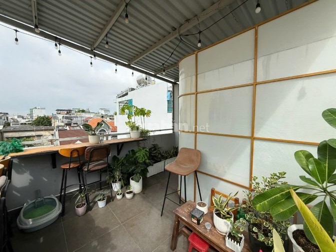 Diện tích : 4 x 20m. Hẽm xe hơi đường Lạc Long Quân