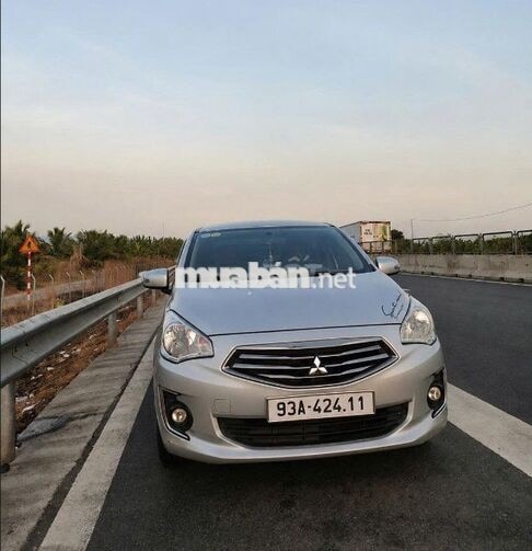 Cần Bán Mitsubishi Attrage 2016 Số sàn Bạc