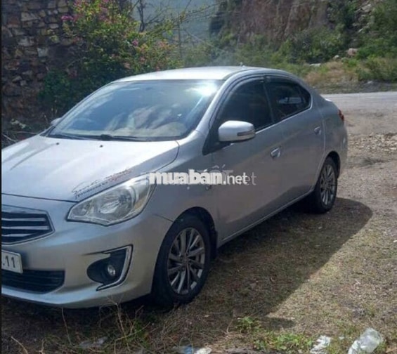 Cần Bán Mitsubishi Attrage 2016 Số sàn Bạc