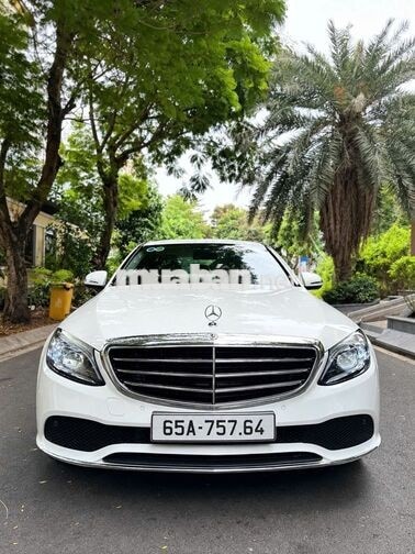 Merc C200 Exclusive Trắng/Kem 2021, odo 32 ngàn Km