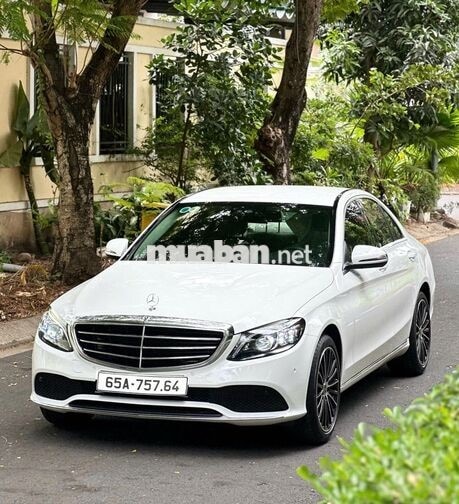 Merc C200 Exclusive Trắng/Kem 2021, odo 32 ngàn Km