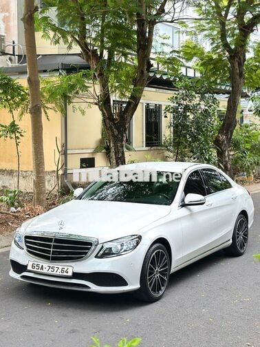 Merc C200 Exclusive Trắng/Kem 2021, odo 32 ngàn Km