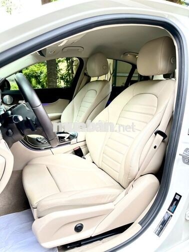 Merc C200 Exclusive Trắng/Kem 2021, odo 32 ngàn Km