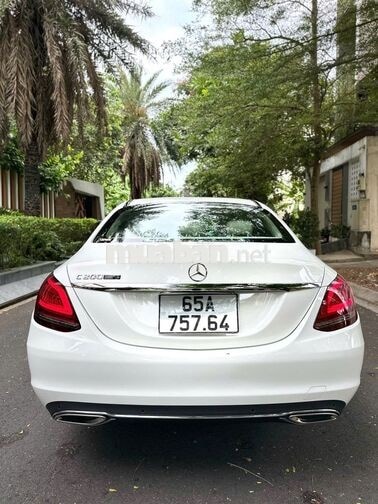Merc C200 Exclusive Trắng/Kem 2021, odo 32 ngàn Km