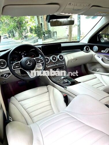 Merc C200 Exclusive Trắng/Kem 2021, odo 32 ngàn Km