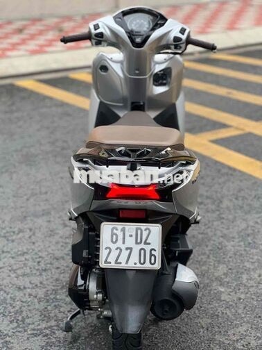 Honda Lead 4Van 2022 Bạc posche mâm xanh mới 98 %