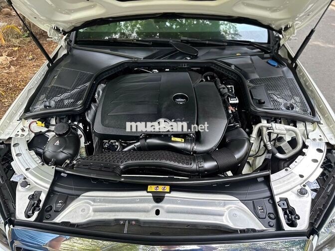 Merc C200 Exclusive Trắng/Kem 2021, odo 32 ngàn Km