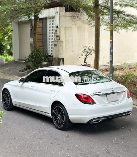Merc C200 Exclusive Trắng/Kem 2021, odo 32 ngàn Km