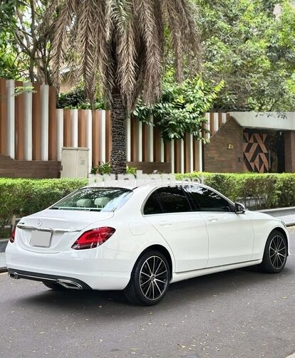 Merc C200 Exclusive Trắng/Kem 2021, odo 32 ngàn Km
