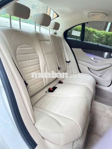 Merc C200 Exclusive Trắng/Kem 2021, odo 32 ngàn Km