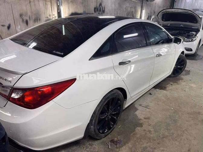 Hyundai Sonata Trắng 5 chỗ