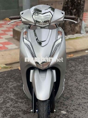 Honda Lead 4Van 2022 Bạc posche mâm xanh mới 98 %