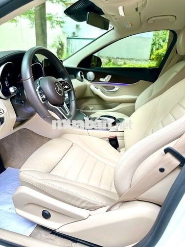 Merc C200 Exclusive Trắng/Kem 2021, odo 32 ngàn Km