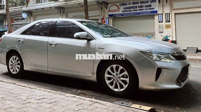 Gia đình bán xe Toyota Camry bản 2.0E đời 2016