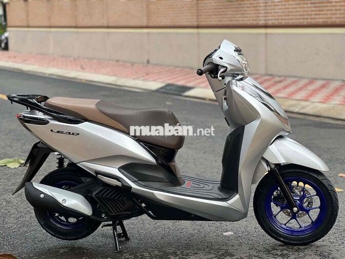 Honda Lead 4Van 2022 Bạc posche mâm xanh mới 98 %