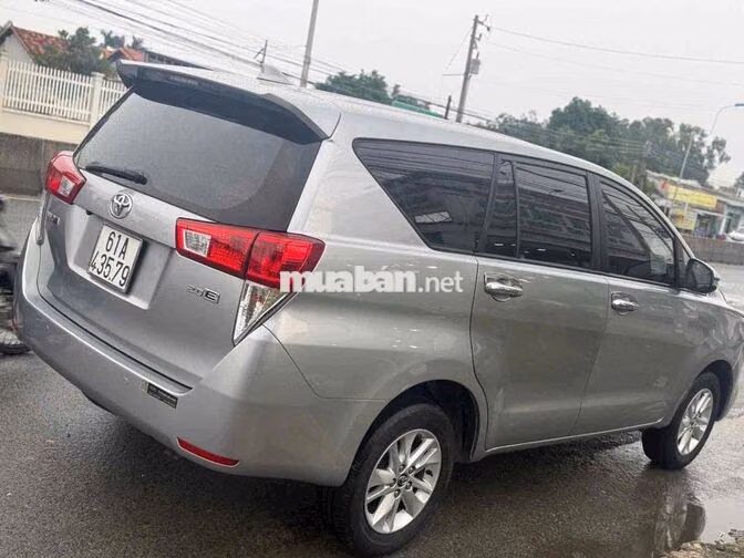 Toyota Innova 2017 Bạc 7 chỗ số sàn