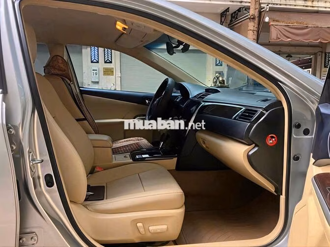 Gia đình bán xe Toyota Camry bản 2.0E đời 2016