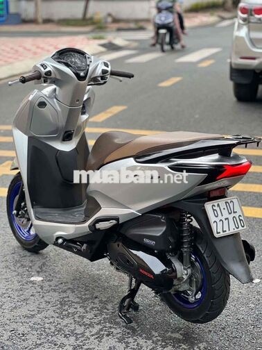 Honda Lead 4Van 2022 Bạc posche mâm xanh mới 98 %