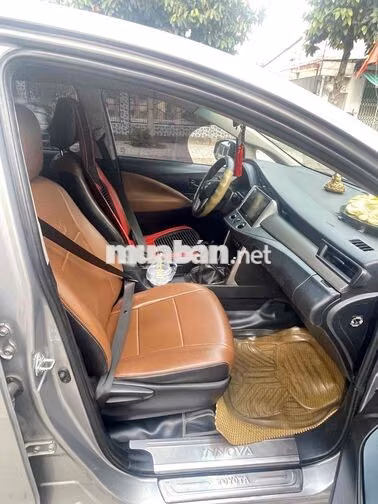 Toyota Innova 2017 Bạc 7 chỗ số sàn