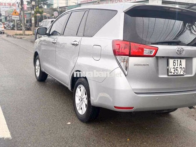 Toyota Innova 2017 Bạc 7 chỗ số sàn