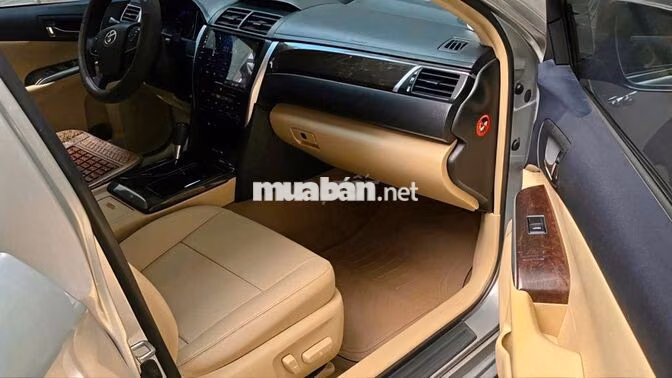 Gia đình bán xe Toyota Camry bản 2.0E đời 2016