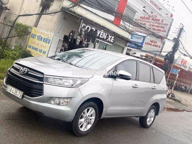 Toyota Innova 2017 Bạc 7 chỗ số sàn