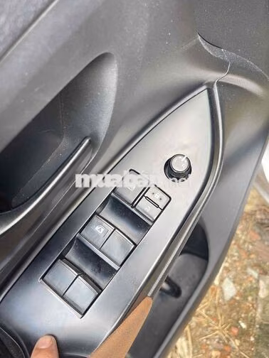 Toyota Innova 2017 Bạc 7 chỗ số sàn