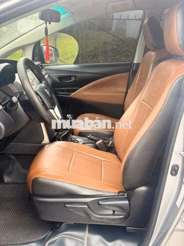 Toyota Innova 2017 Bạc 7 chỗ số sàn