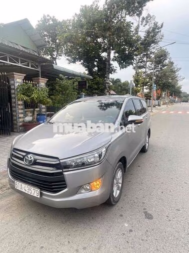 Toyota Innova 2017 Bạc 7 chỗ số sàn