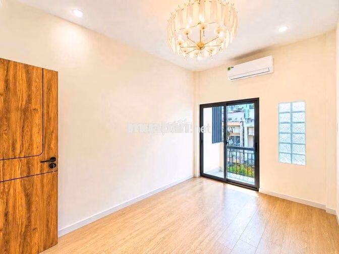 Nhà hẻm 4m, sát chợ Nguyễn Đình Chiểu-Phan Xích Long