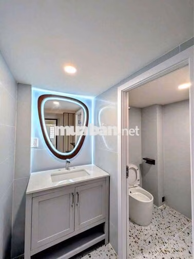 Nhà hẻm 4m, sát chợ Nguyễn Đình Chiểu-Phan Xích Long