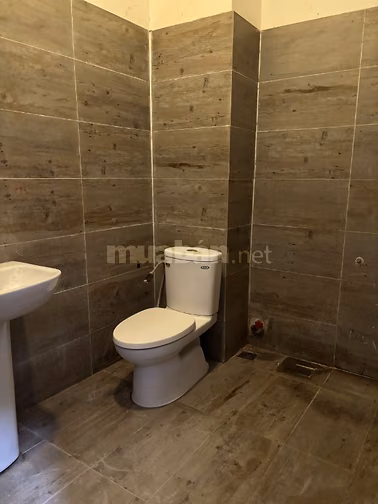 CHO THUÊ CĂN ĐÔI MT HOÀNG VĂN THỤ  7,6x18M, 1 TRỆT 3 LẦU, GẦN 400M  GI