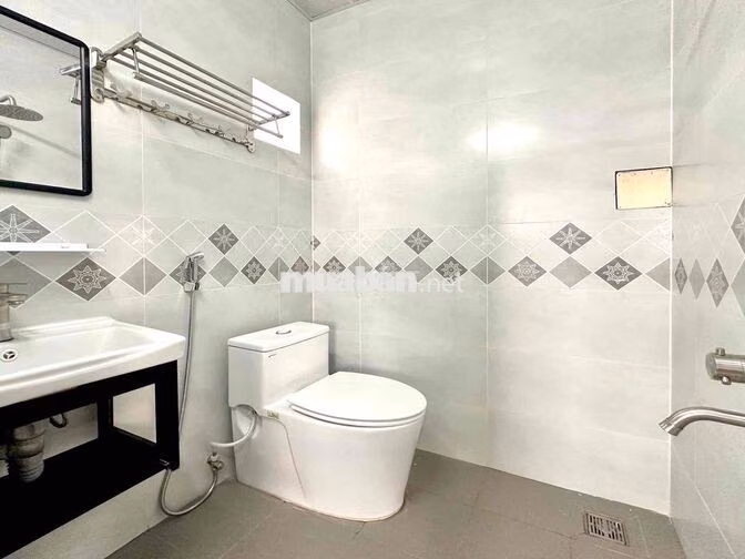 Phòng ban công, cửa sổ, mới xây