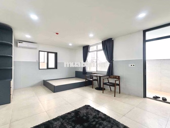 Phòng ban công, cửa sổ, mới xây
