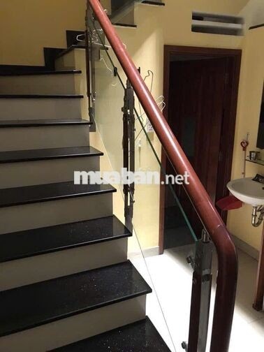 Nhà  Trần  Quang Diệu, quận  3 đủ  tiện  nghi  giá  mềm