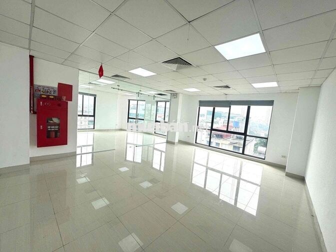 Cho thuê sàn Văn phòng phố Cầu Giấy thông sàn 180m2 sử dụng 140m2 giá