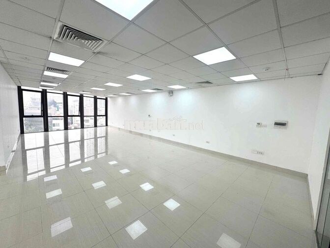 Cho thuê sàn Văn phòng phố Cầu Giấy thông sàn 180m2 sử dụng 140m2 giá